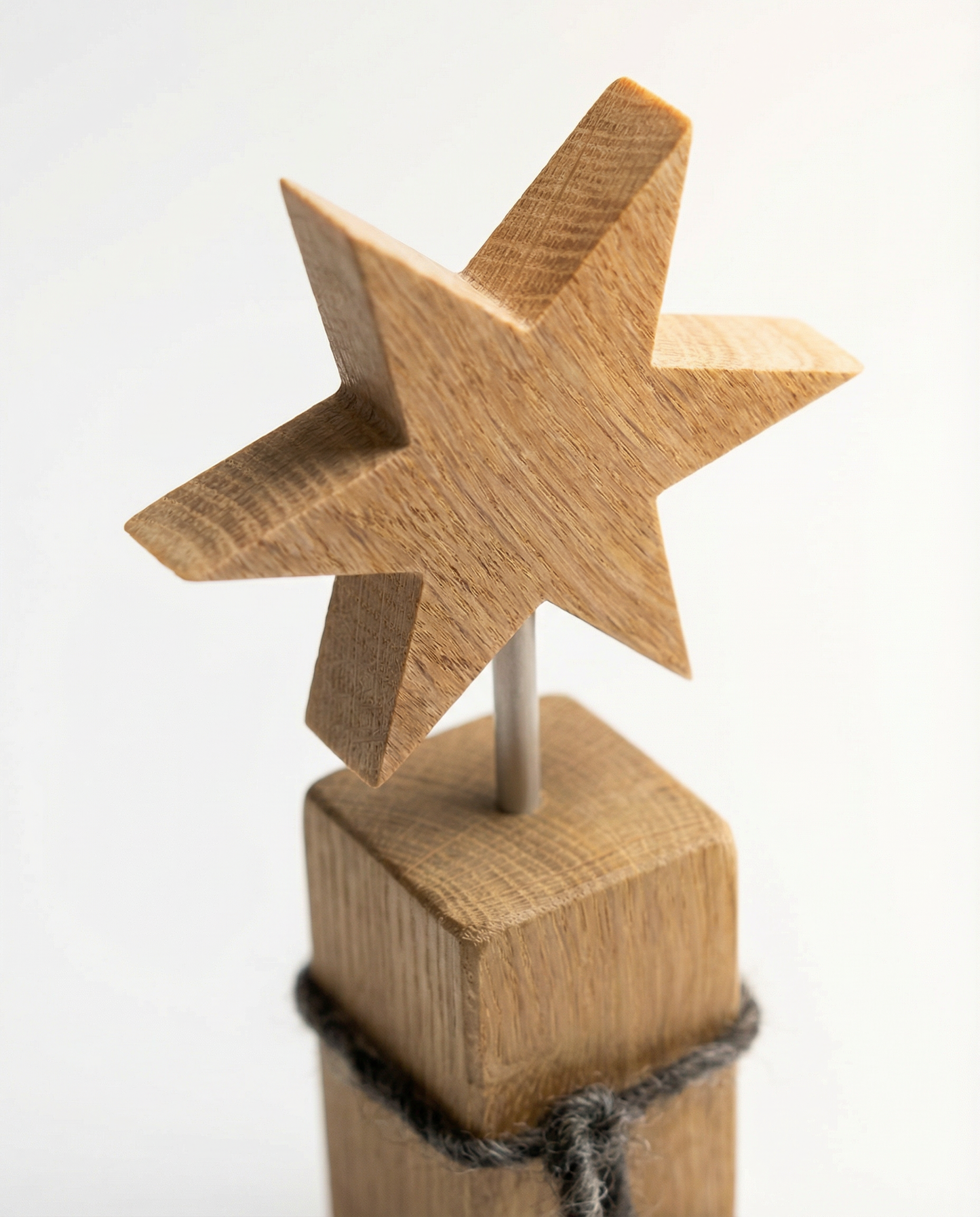 Sternstatue aus Eiche